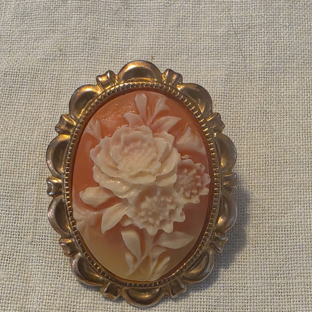 Vintage Floral Cameo Brooch in Peach and Cream